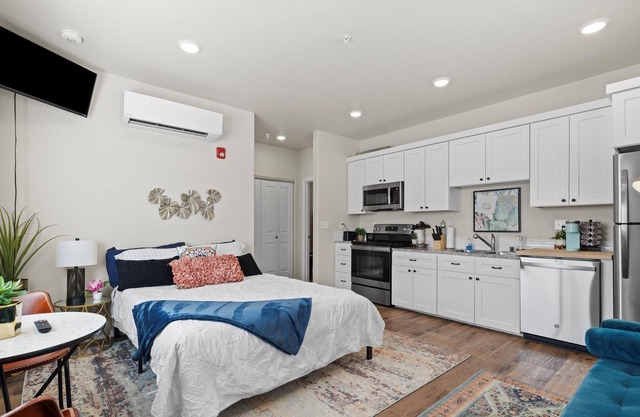 Brand new, luxury studio for rent by the night, week or month!