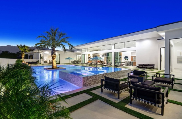 Brand New Luxury Vacation Rental, Private Resort Style Pool & Spa 8