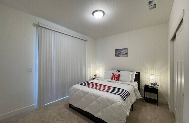 Brand-new Modern 1 Bedroom Suite, Kitchenette, Separate Entrance, Great Location