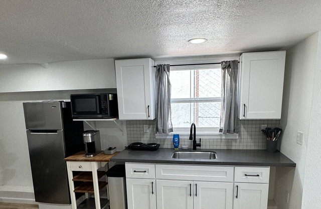 Brand New Modern 1BD in Oakland