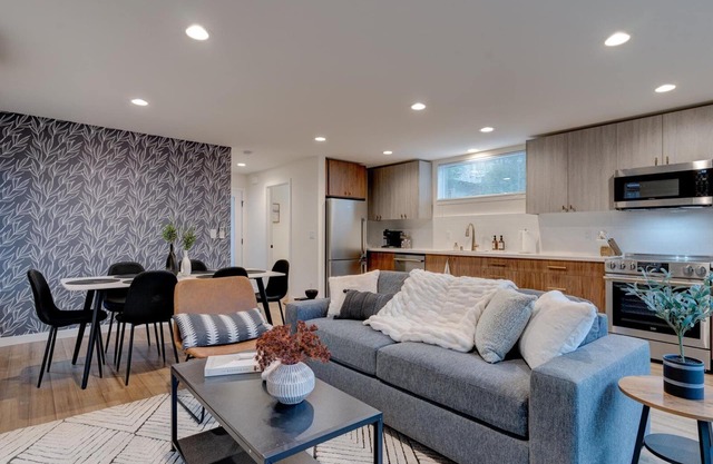 Brand new, Modern 2 Bedroom home near Greenlake.