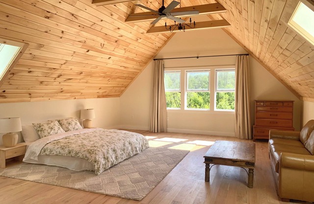 Brand New Modern Farm House in White Mountains