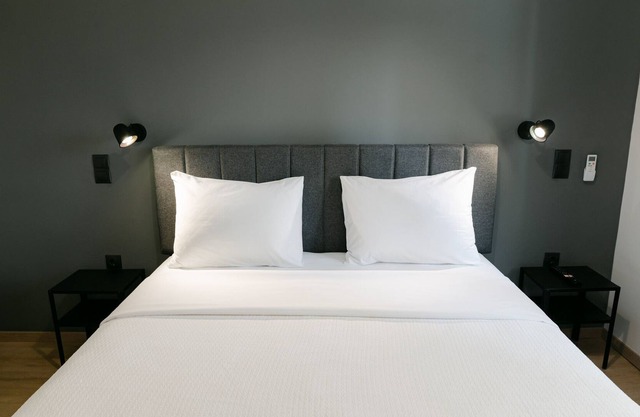 Brand new modern apartment, by the sea side walking distance all around the city
