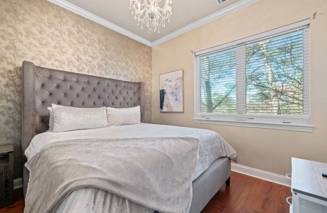 Brand NEW- Modern Luxe getaway- Centrally located