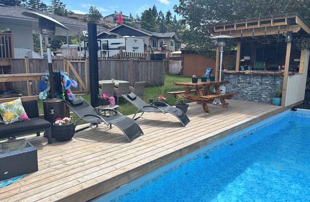 Brand New, Modern Oasis with Pool & pool bar.