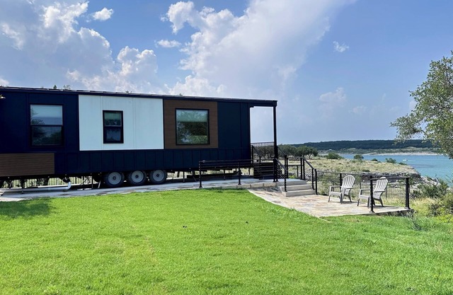 Brand new, modern, one-bedroom tiny home on the waterfront in Canyon Lake