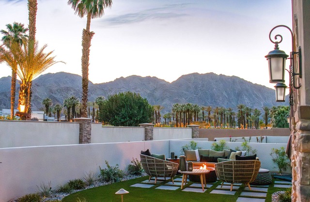 Brand new mountain view home with pool, hot tub, & kitchen - center of PGA West