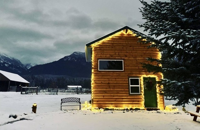 Brand New Mountain View Cabin