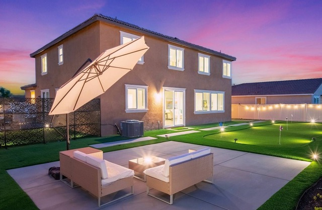 Brand-New Oasis near UC Riverside / 30+Days / 1.8 miles from Hospital