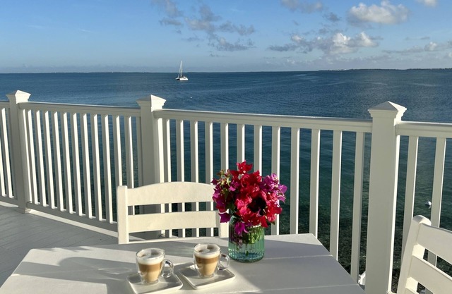 Brand NEW Oceanfront Villa with protected dockage