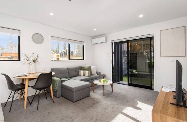 Brand New Opposite Hagley Park Close CBD Hospital