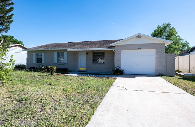 BRAND NEW PAINTED VACATION HOME (Minutes to UCF)
