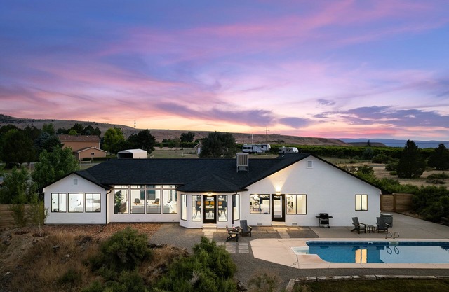 Brand New Palisade Listing - The Mesa ViewHouse!
