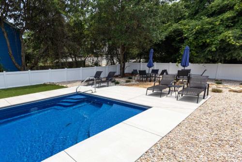 BRAND NEW Pool Hot Tub & Dog Friendly