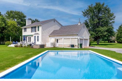 Brand-New Pool! Waterfront Bozman Village Home