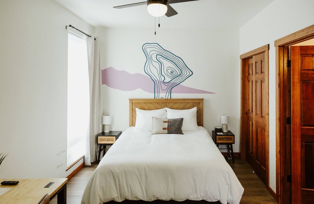 Brand New Queen Studio Suite with Full Kitchen and Washer/Dryer in the Heart of Kalispell, MT