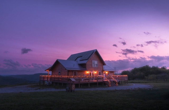 BRAND NEW Solar Powered 3 BR w/ Hot Tub, Scenic Views, w/ Wrap Around Deck.