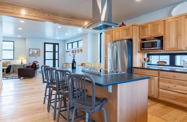 Brand New Spacious Luxury Home in the Perfect Location!