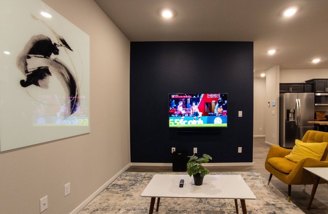 Brand-new Spacious Townhome w/fenced-in yard