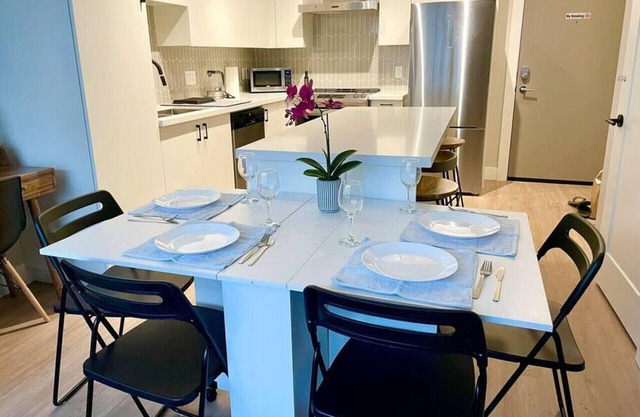 ?Brand New Stylish 1B Suite in Langley?
