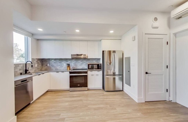 Brand New Stylish Studio Suite