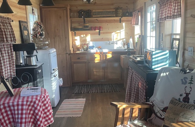 Brand new tiny cabin located on farm. Near rivers, trailsheads & national forest