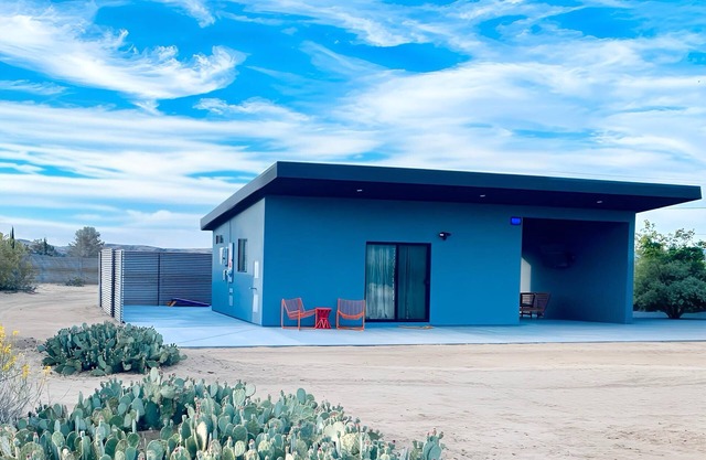 Brand New Tiny Home in Joshua Tree with Enchanting Mountain Views
