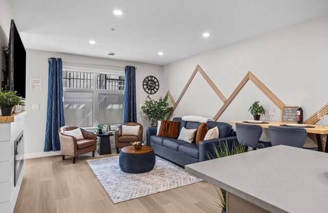 Brand new Townhouse at Gates to Banff National park - Mountain Views and Hot Tub