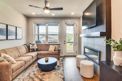 Brand-New Townhome with Hot Tub, 4 Mi to Winter Park