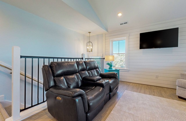 Brand New Upstairs Duplex in Avon, NC with Full Kitchen and Wifi