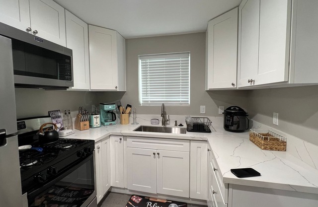 Brand new very quite and beautifully furnished 1 bedroom 1 bath cottage