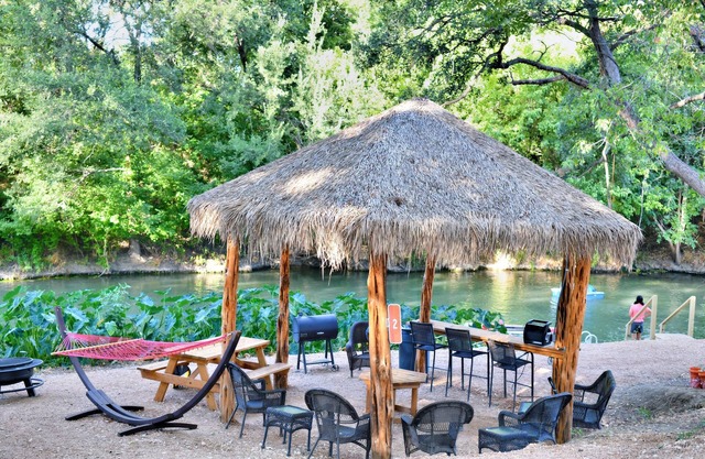 Brand new waterfront Cabin with many amenities: Pool, hot tub & kayaking. - RC3