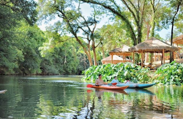 Brand new waterfront Cabin with many amenities: Pool, hot tub & kayaking. - RC6
