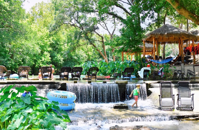 Brand new waterfront Cabin with many amenities: Pool, hot tub & kayaking. - RC11