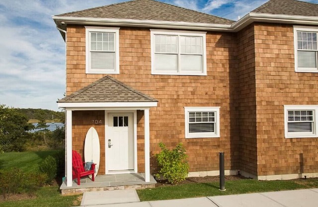 Brand New Waterfront - Chic & Sophisticated unit #701