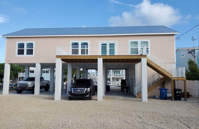 BRAND NEW WATERFRONT 3/2