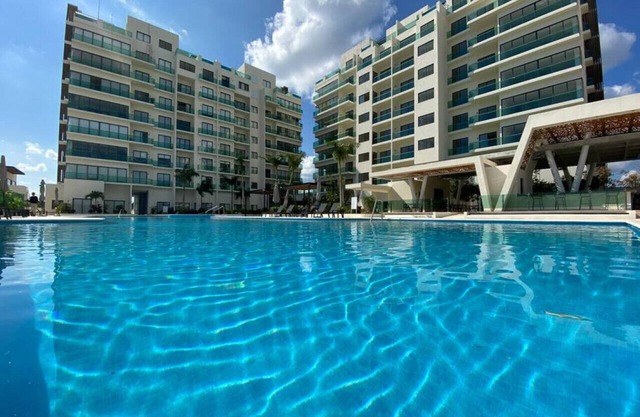 BRAND NEW Wide 3BR APT w/Pool, Gym, Tennis, WIFI
