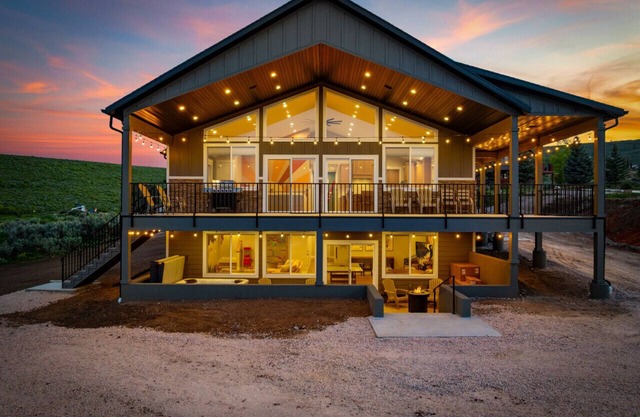 BrandNew+Views+HotTub+Arcades+IdealBeachResort!