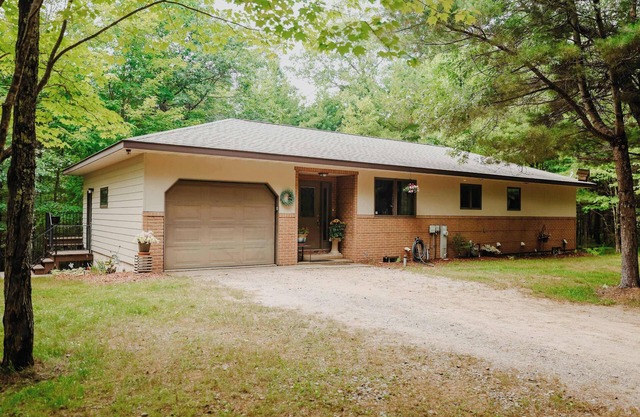 Brandy Bay Hideaway: Pet Friendly Retreat