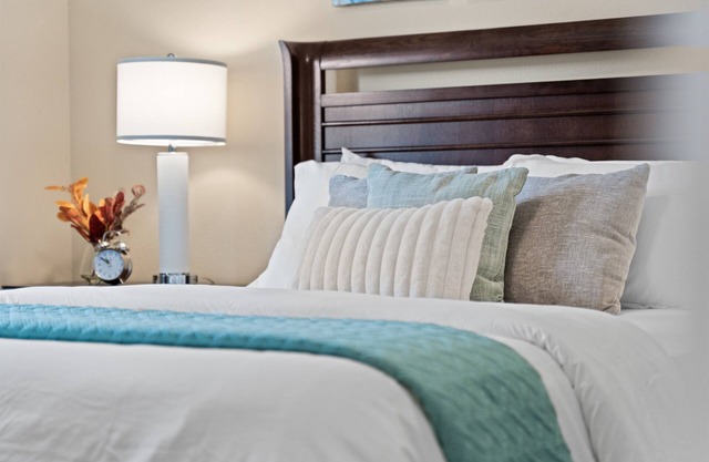 Branson Hills Exclusive Walk-In Vacation Home - 2BD - Sleeps 6 - Great Location!