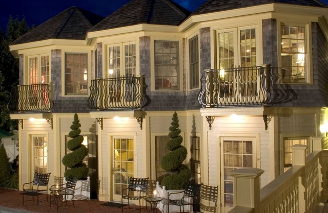 Brass Key Guesthouse - Adults Only