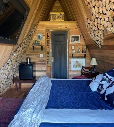 Bratty Catty Cabin