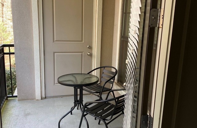 Braves Stadium I mile away! family sized condo with private deck,