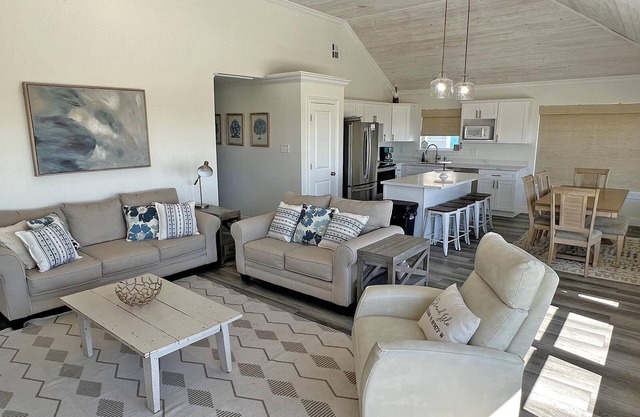 Breakaway - Beachfront - Island Realty