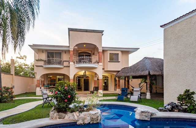 Schönes Haus mit Pool Garten 5 Zimmer / 5 Bad für 12 Personen