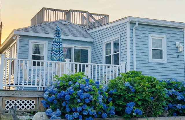 Breakwater Village Waterview Cottage