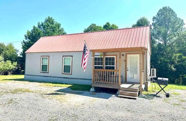 Bream Shack-2 bedroom cabin with spacious parking