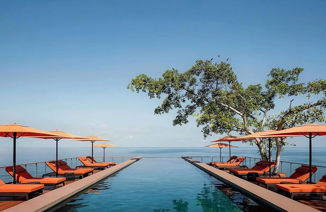 Breath of Fresh Air! Balcony, Pools, Beachfront, Free Breakfast, Free Parking!