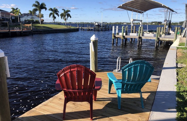 Breath taking canal, pool home with golf access. 15 minutes from beaches.