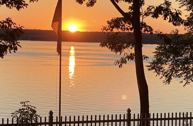 Breath taking lake view rental just minutes away from Seneca lake wineries!